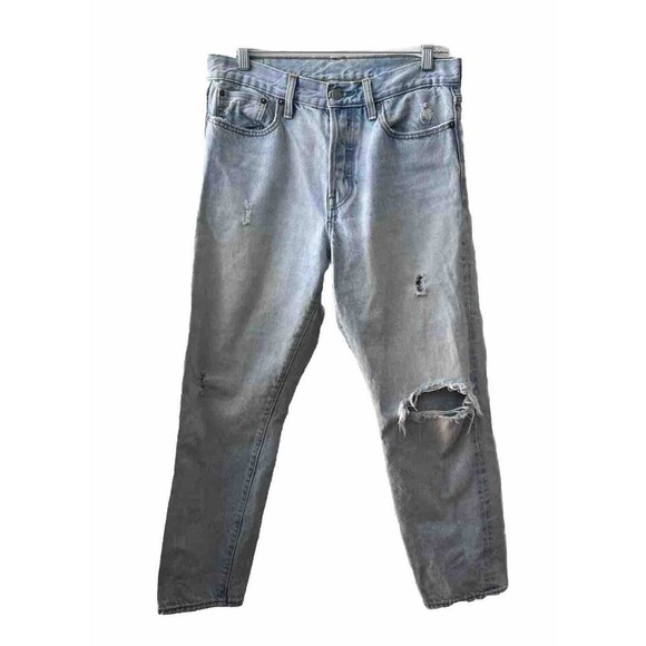LEVI's Jeans Women's Size 30 Distressed Faded Button Fly Crop Fit Light Wash - Picture 1 of 13